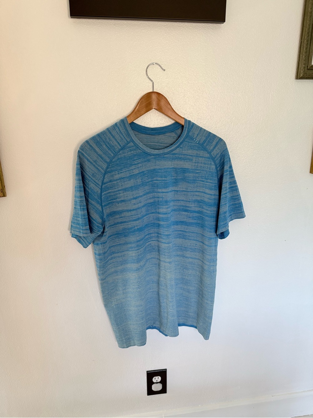 Lululemon Men's Blue Heathered Short-Sleeve Crewneck Shirt Sz L